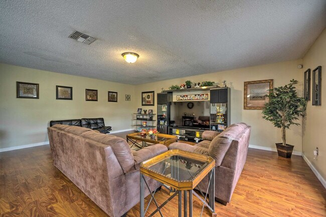 Building Photo - 407 Samuel St