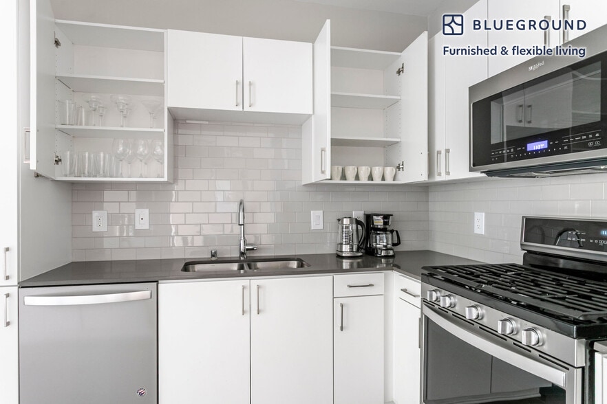 Building Photo - 5535 Westlawn Ave