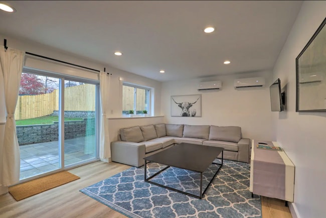Building Photo - Black Mountain Furnished Lower Level Apart...