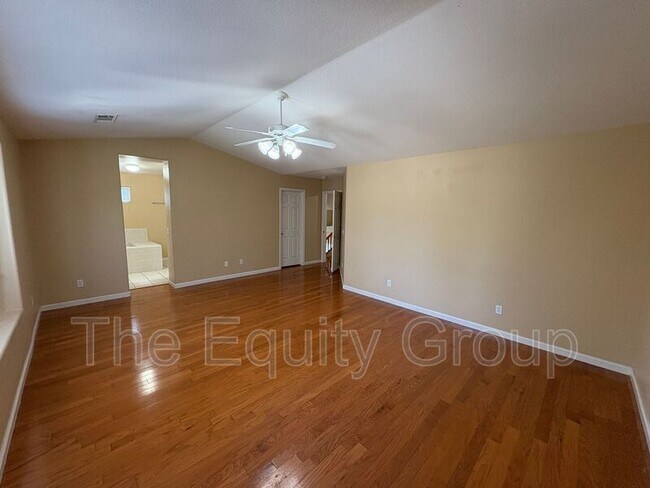 Building Photo - 703 W Russell Ave