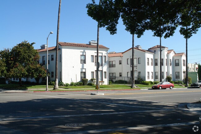 Building Photo - 244 N Chevy Chase Dr