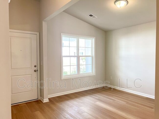 Building Photo - 121 Braxton Dr