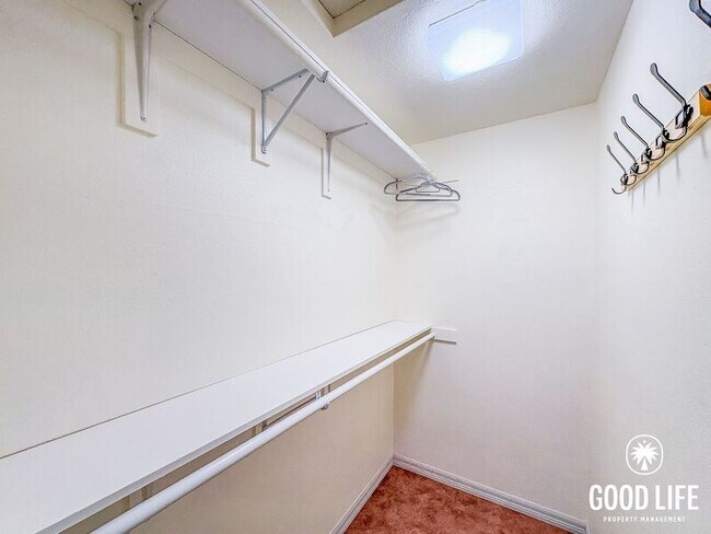 Building Photo - 2104 N Mammoth Pl