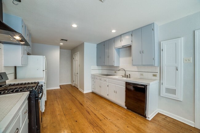 Building Photo - 244 Halcyon Pl