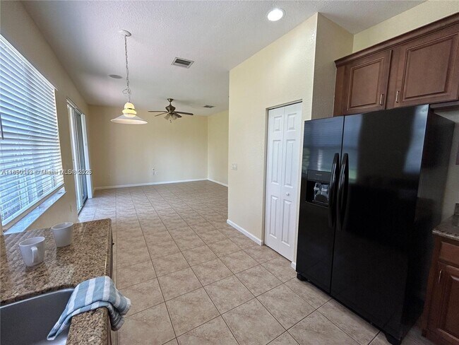 Building Photo - 7828 Parsons Pine Dr