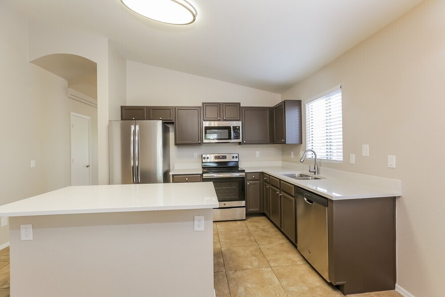 Building Photo - 21861 W Mohave St
