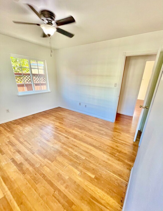 Building Photo - 4631 Narragansett Ave