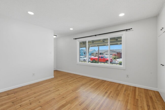 Building Photo - Spacious South San Francisco Home with Large Backyard, Garage & In-Unit Laundry