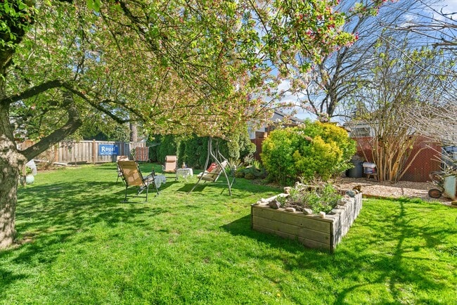 Building Photo - 840 N Farragut St