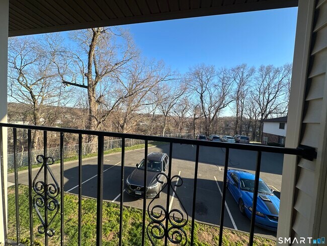 Building Photo - 140 Thompson St