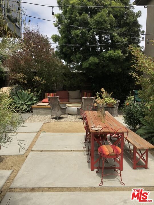 Building Photo - 737 Broadway St