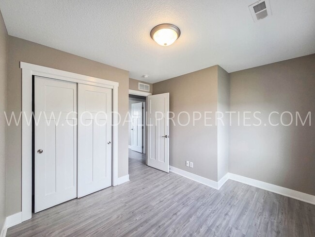 Building Photo - 4-Bedroom, 3.5-Bath Home with Walkout Finished Basement in Norwalk