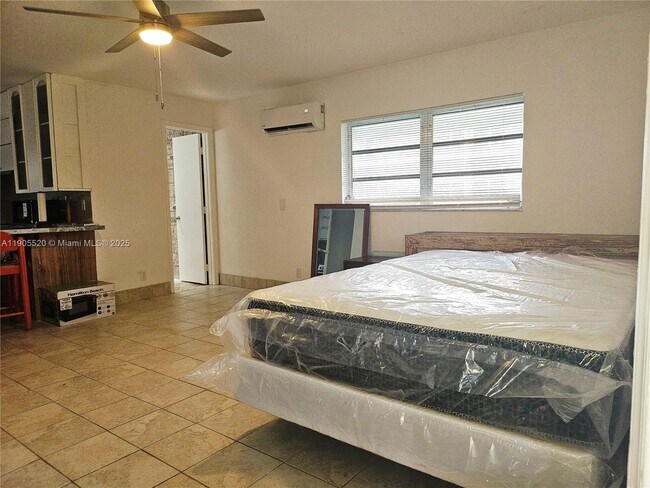 Building Photo - 305 SE 12th Ave