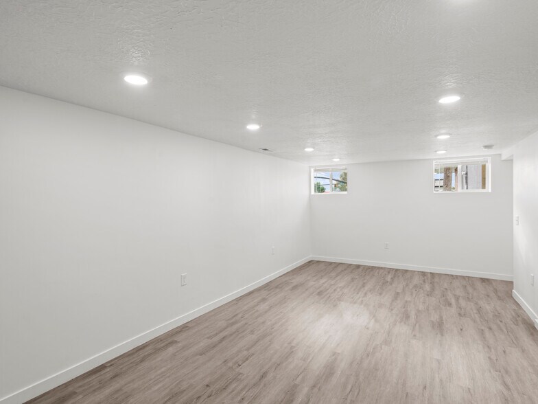 Building Photo - 915 E 1300 S