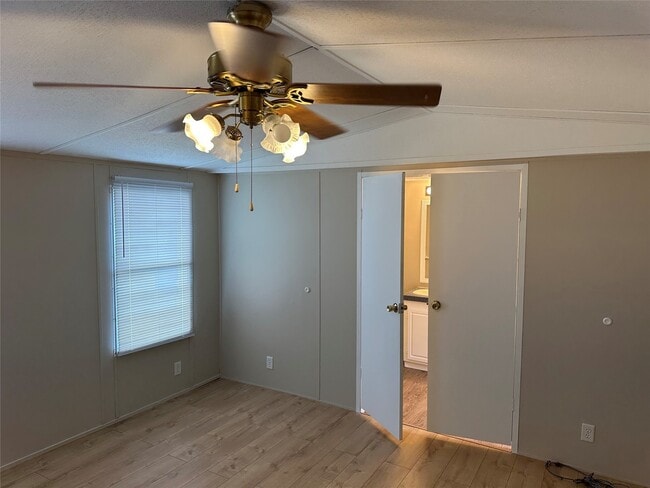 Building Photo - 2021 N Battlebell Rd