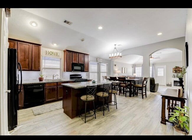 Building Photo - 16707 Promenade Park