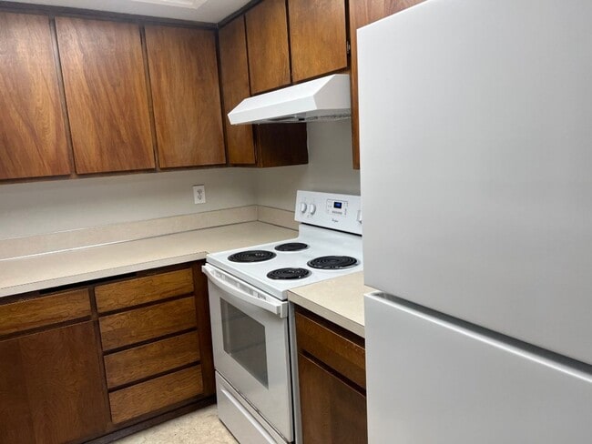 Building Photo - 280 SE Donnelly Ln