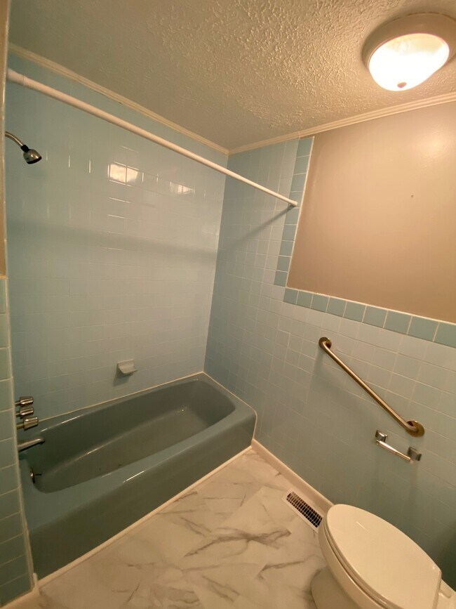 Building Photo - Home for Rent in Leeds, AL.. Available to View Now!!!