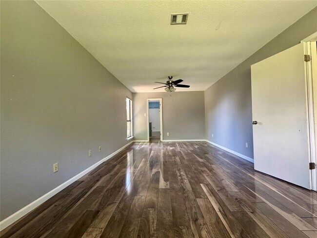 Building Photo - 2112 Surrender Ave