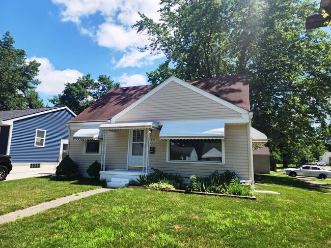 Primary Photo - 1191 Hull Ave