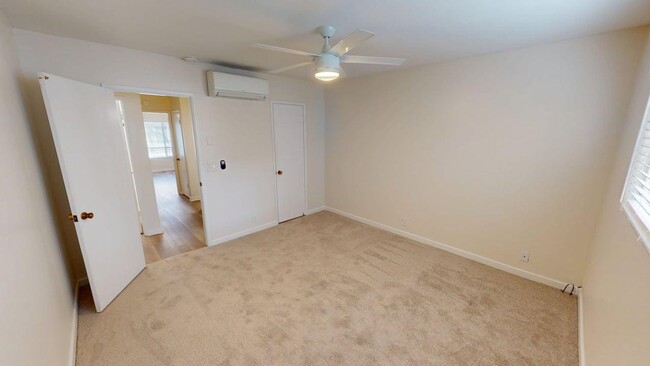 Building Photo - Spacious 2 Bedroom Condo in Central Village with AC. Water, Cable, Trash Included!
