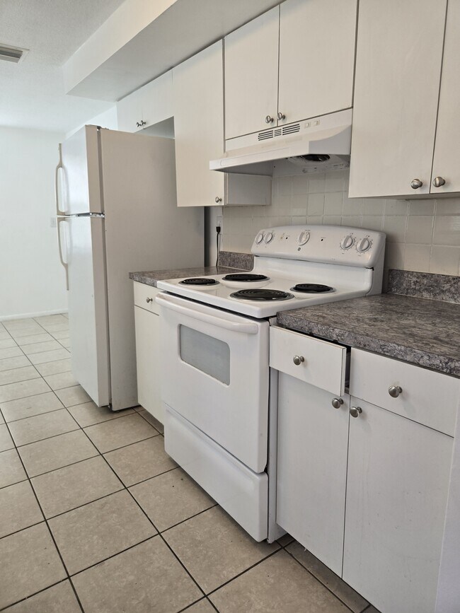 Building Photo - 4836 Flora Ave