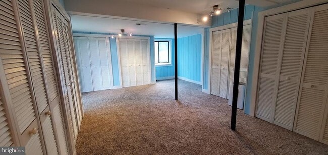 Building Photo - 6721 Springhouse Ln
