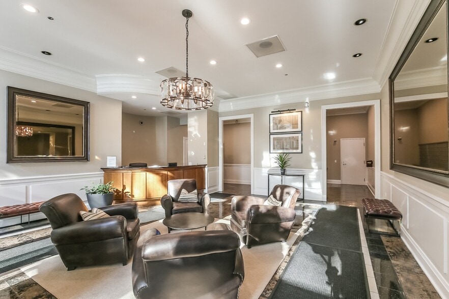 Building Photo - 630 N State St