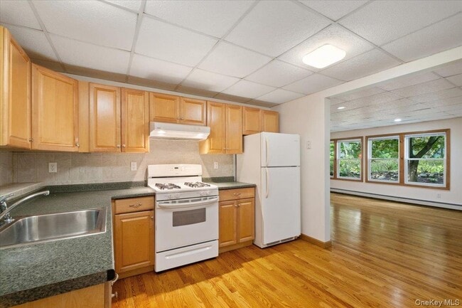 Building Photo - 272 Brewster Hill Rd