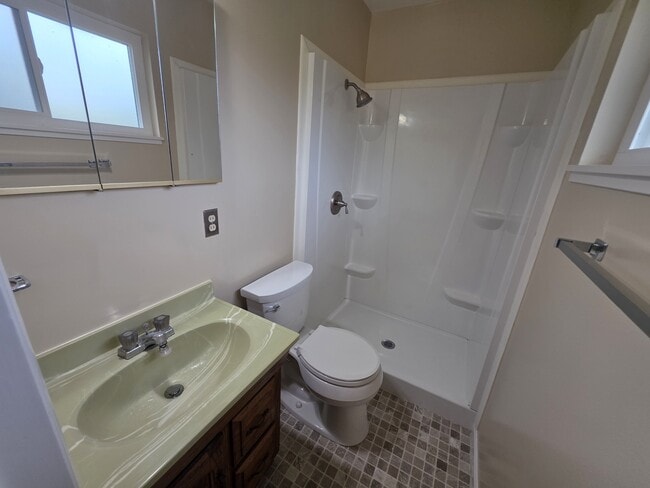 Building Photo - 2440 Maywood Dr