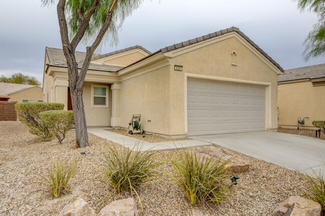 Building Photo - Charming 3 Bed 2 Bath Single Story Home in...