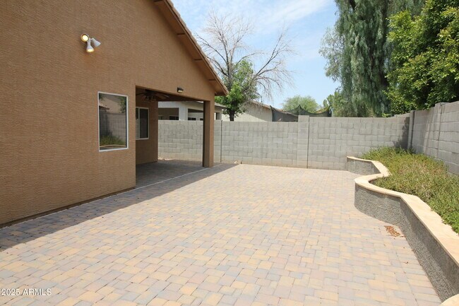 Building Photo - 8166 W Rose Garden Ln