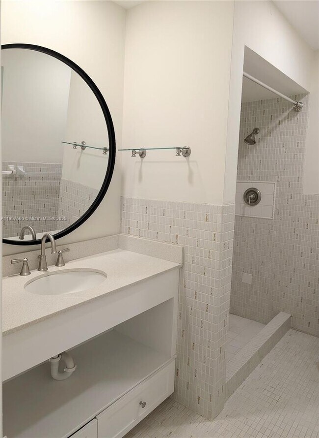 Building Photo - 856 Benevento Ave