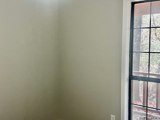 Building Photo - 95 Oakwood Dr