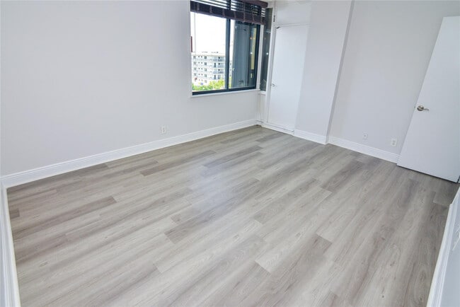 Building Photo - 1401 S Federal Hwy