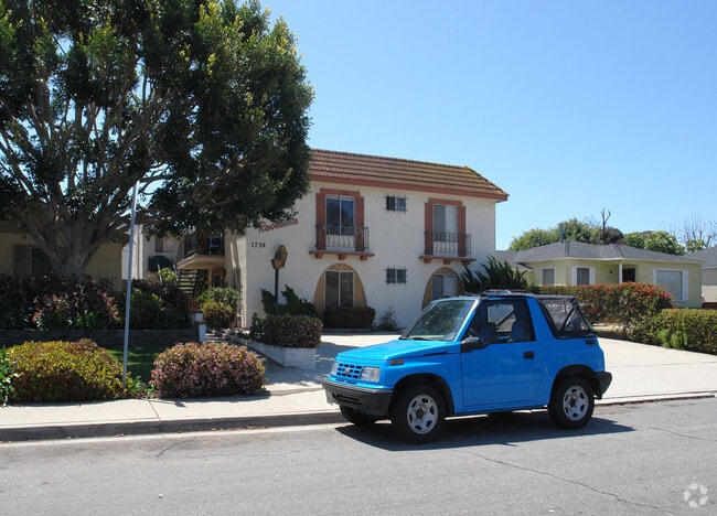 Building Photo - 1739 Thomas Ave