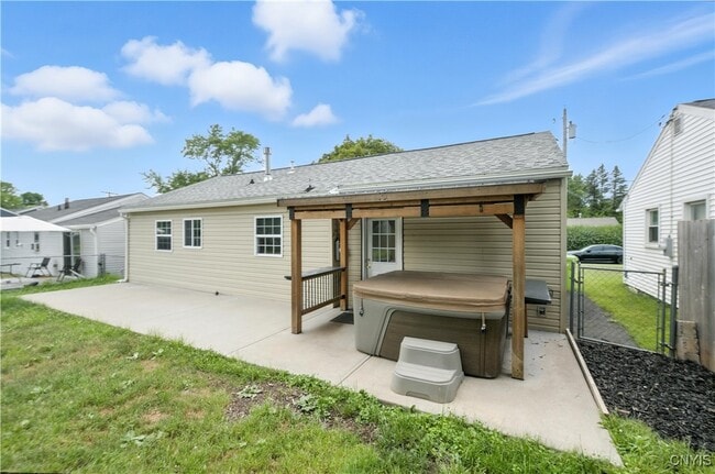 Building Photo - 122 Frederick Dr
