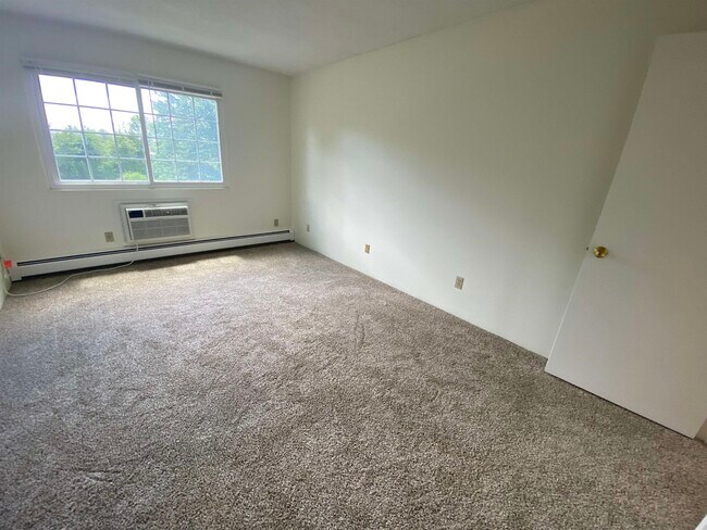 Building Photo - 379 Huse Rd