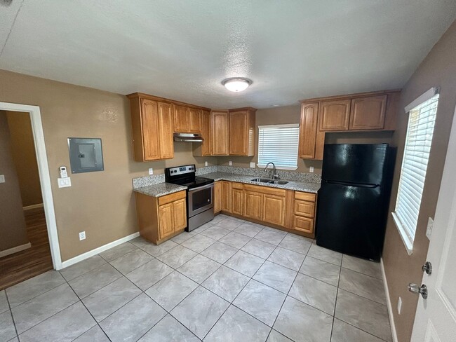 Building Photo - 1 BEDROOM/1 BATH HOME STOCKTON CA