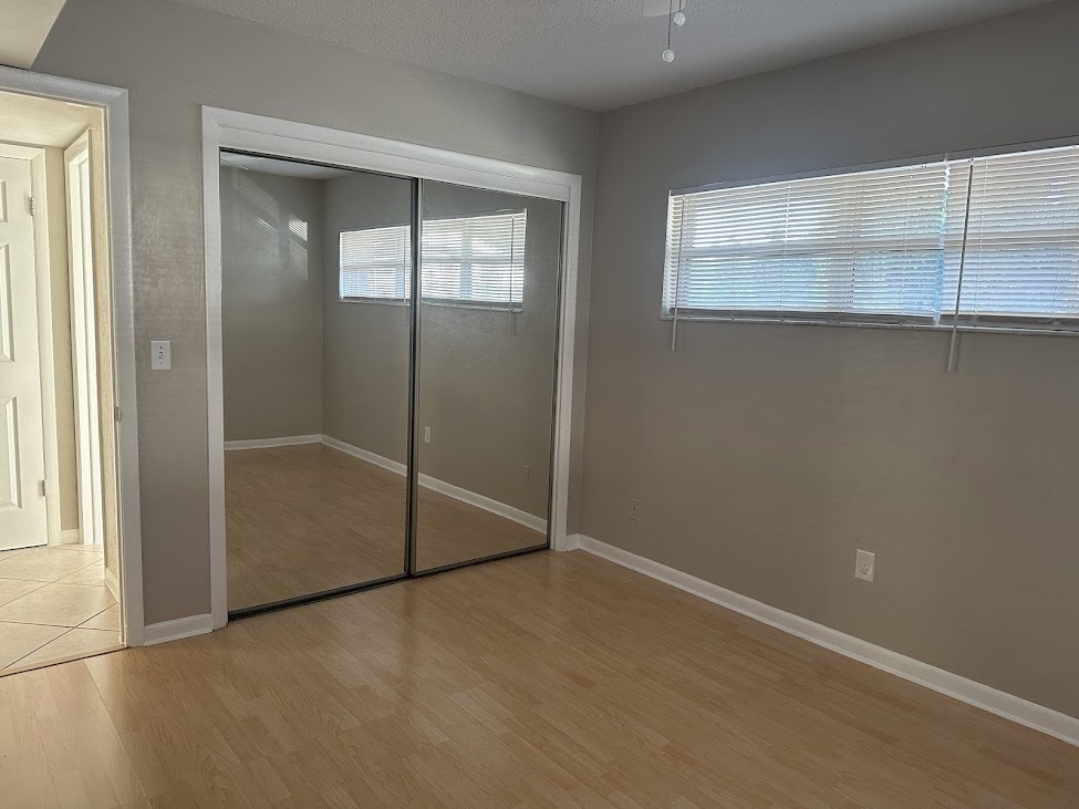 Building Photo - 3369 Barnsdale Dr