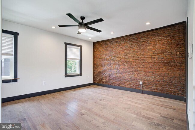 Building Photo - 2353 E York St
