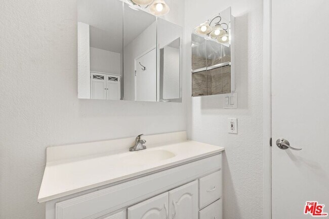 Building Photo - 1440 Veteran Ave