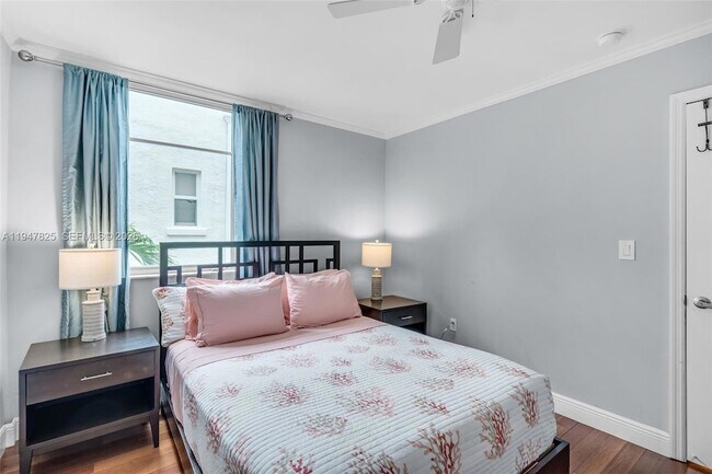 Building Photo - 1532 Drexel Ave