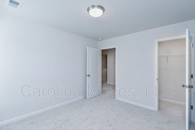 Building Photo - 133 Clingstone Trl