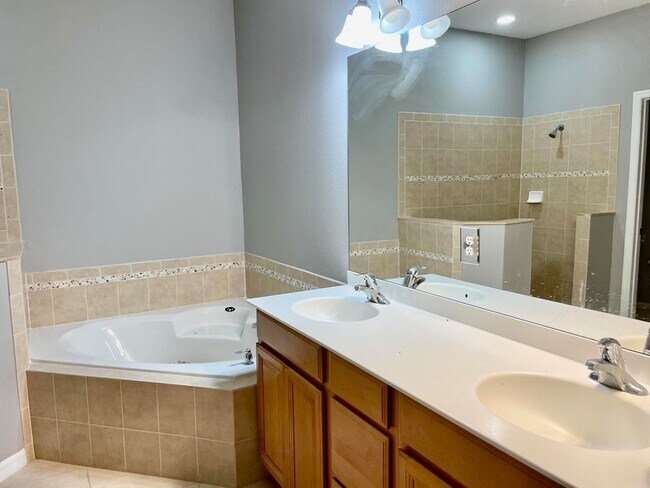 Building Photo - 5757 Tamarac Dr