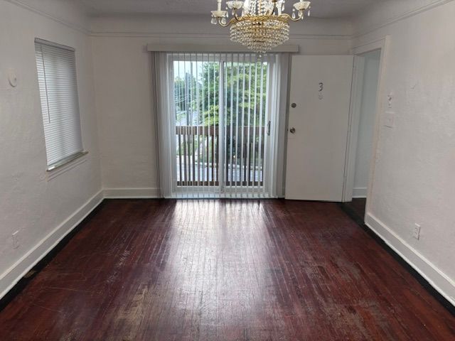 Building Photo - 384 Perry St