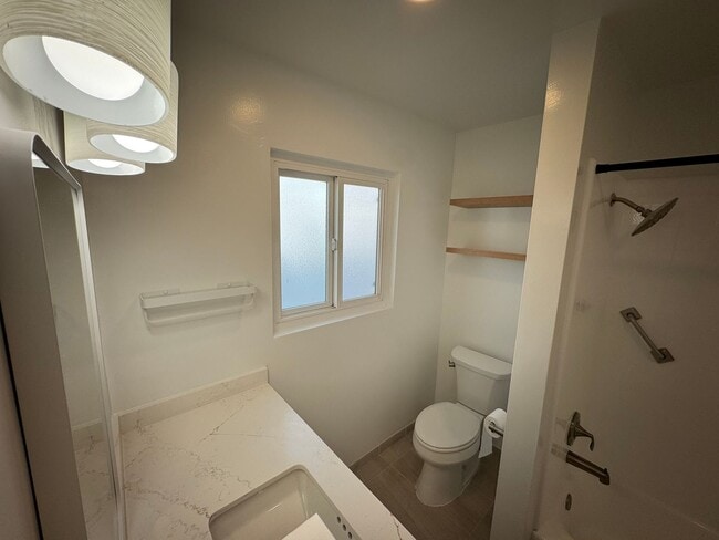 Building Photo - 1 Bed / 1 Bath Apartment – Long Beach