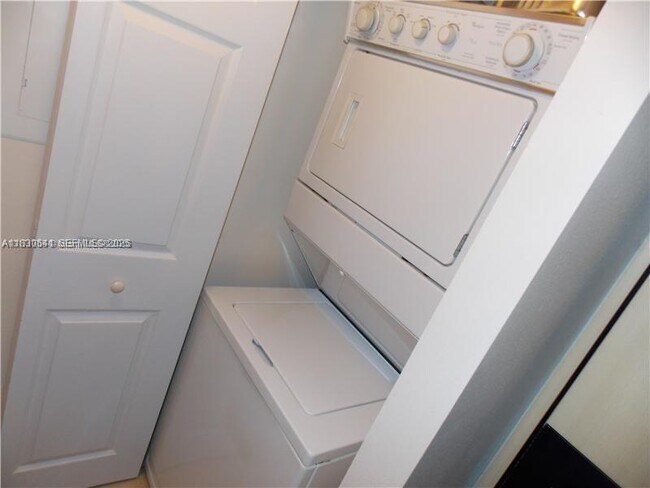 Building Photo - 2080 S Ocean Dr