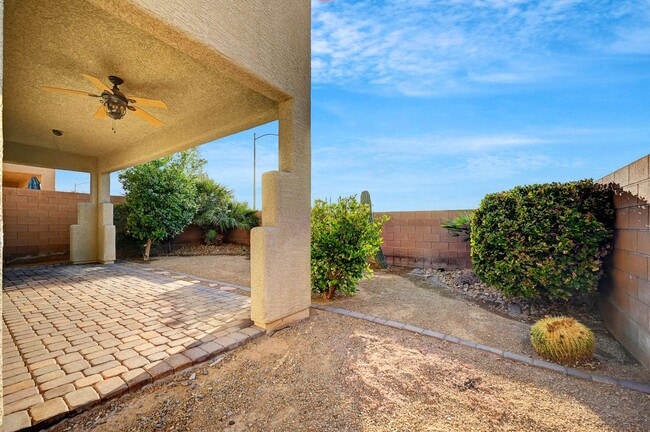 Building Photo - Henderson Home with Beautiful Strip Views