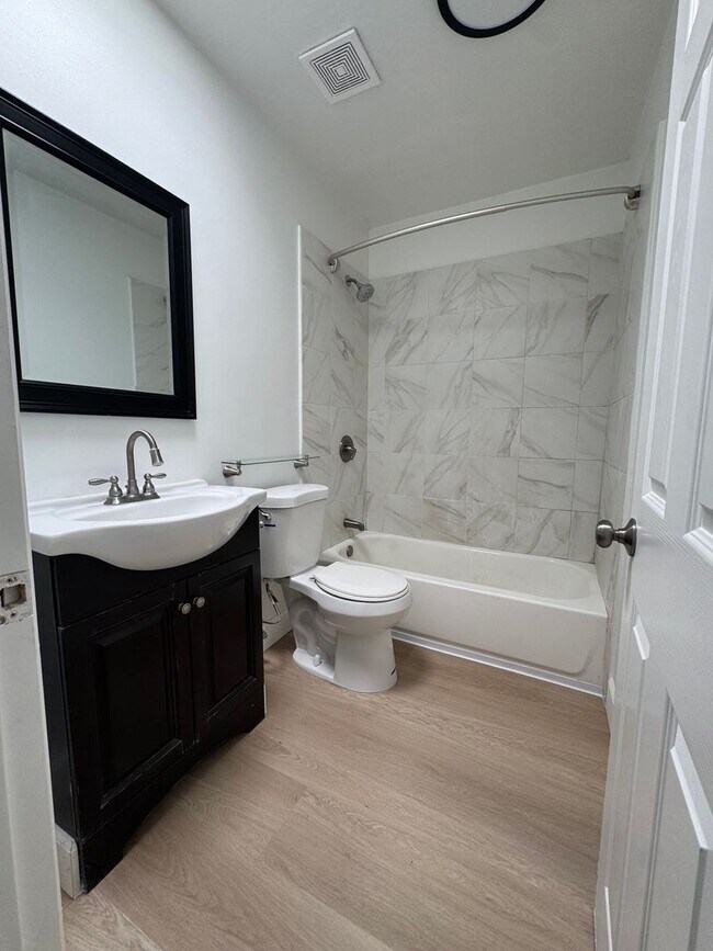 Building Photo - 835 W 165th Pl